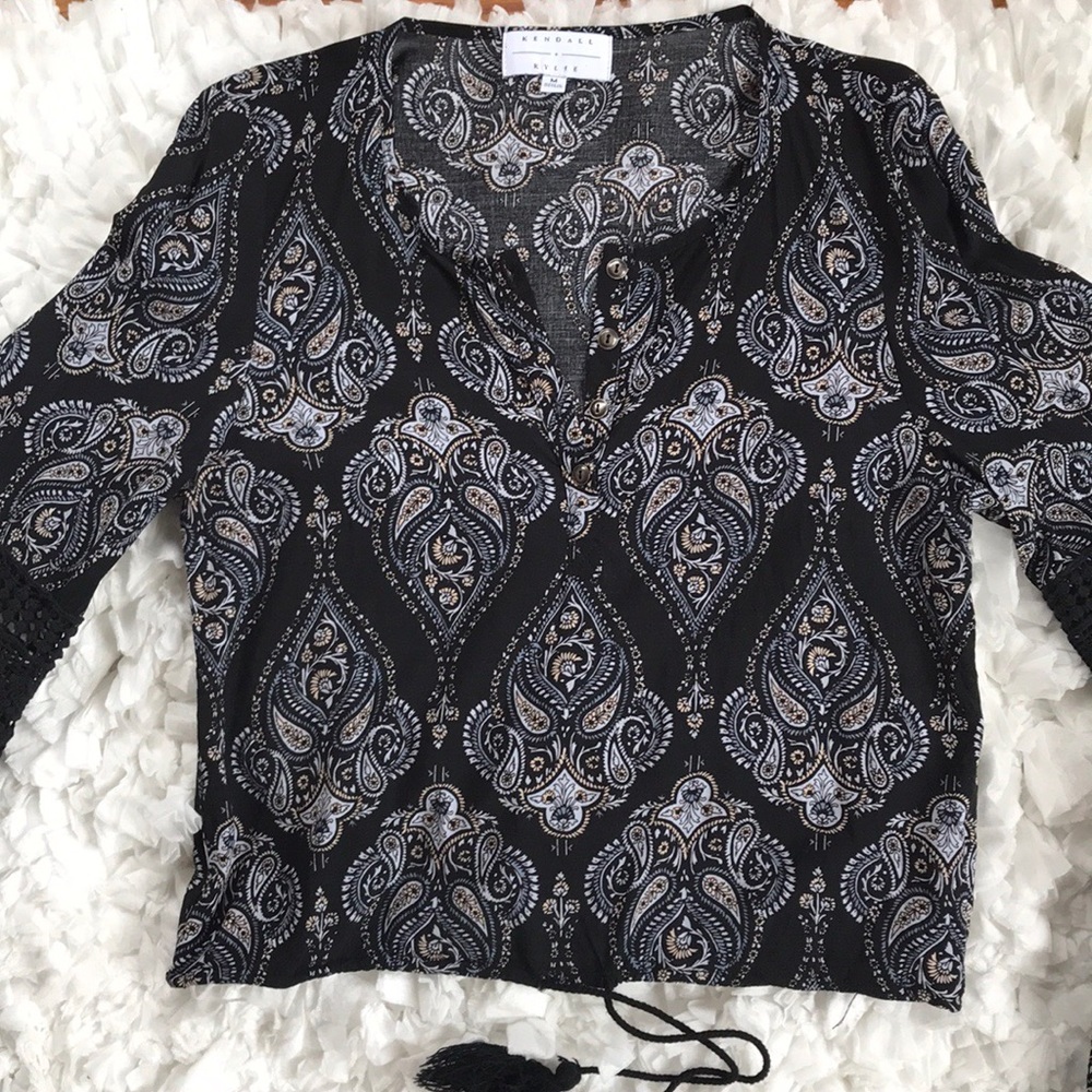 Kendall & Kylie Bell Sleeve Top - Picture 4 of 7